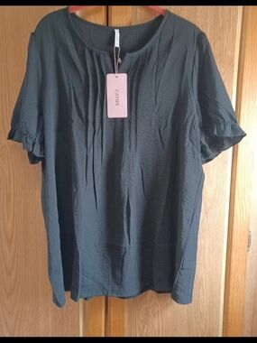 kathy ireland Black Short Sleeve Pleated Front Blouse
